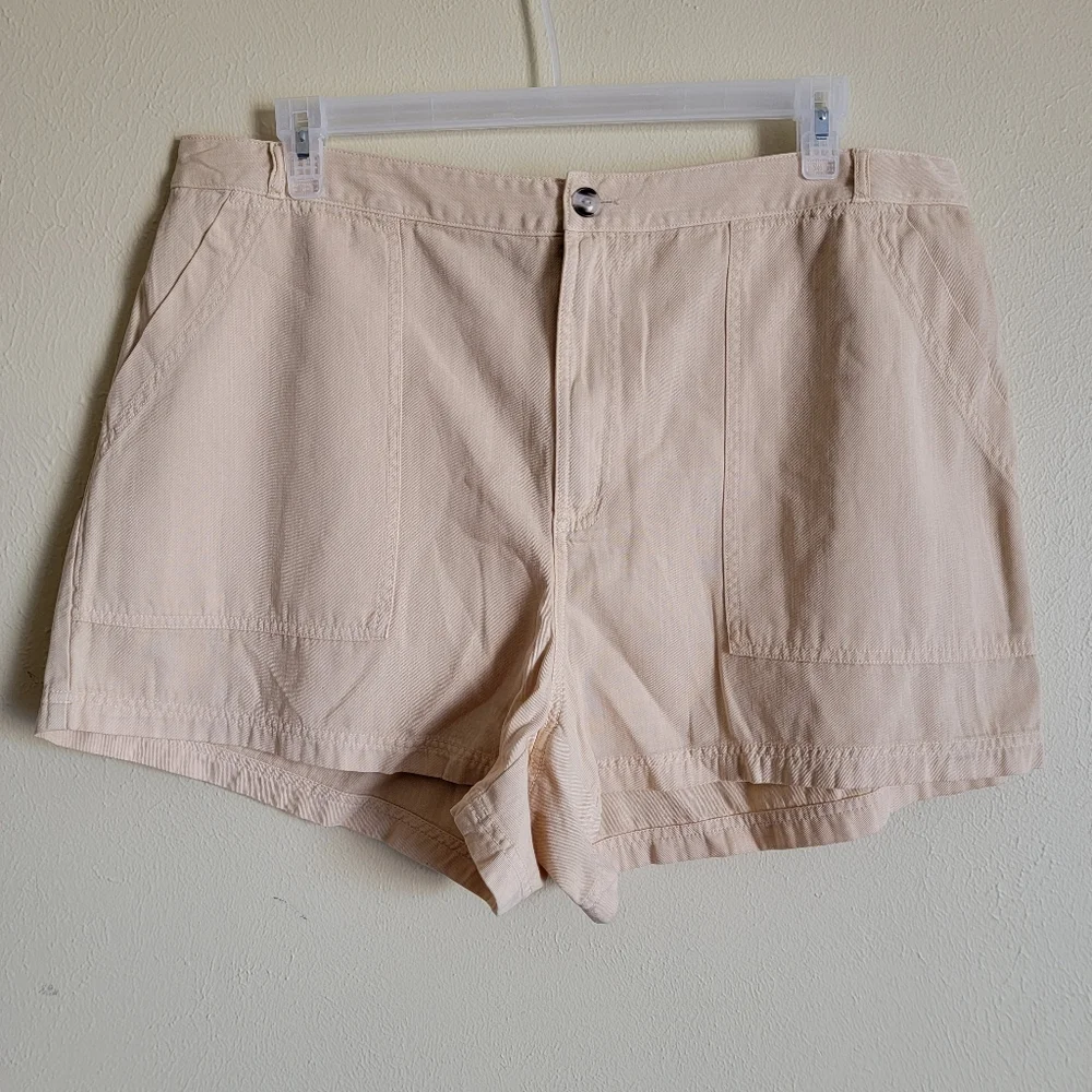 NWT Women's High-Rise Utility Shorts - Universal Thread